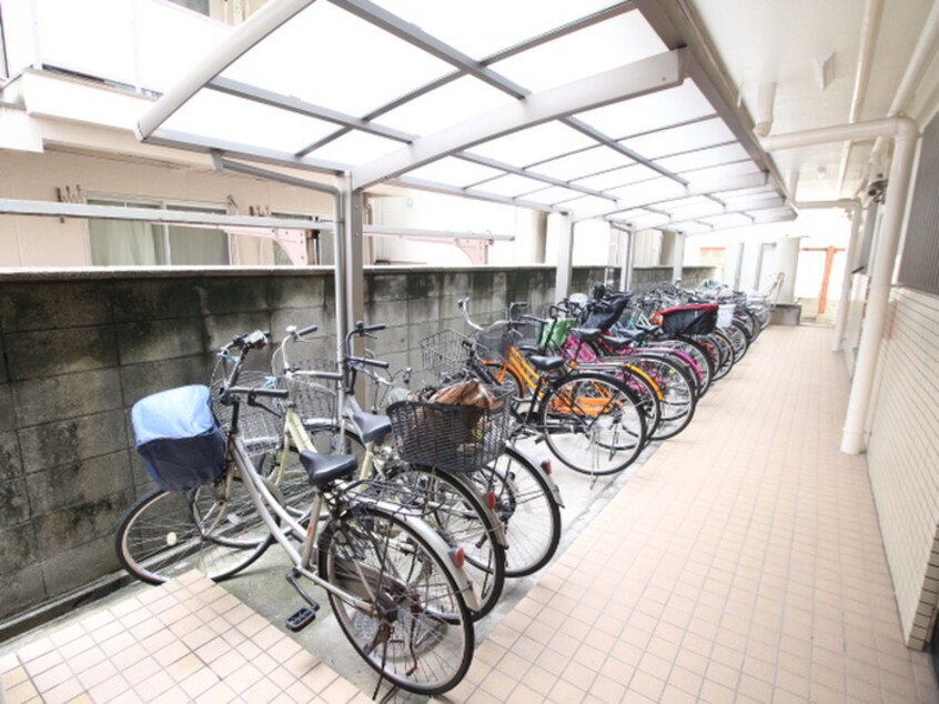 駐輪場 エスポア－ル布施