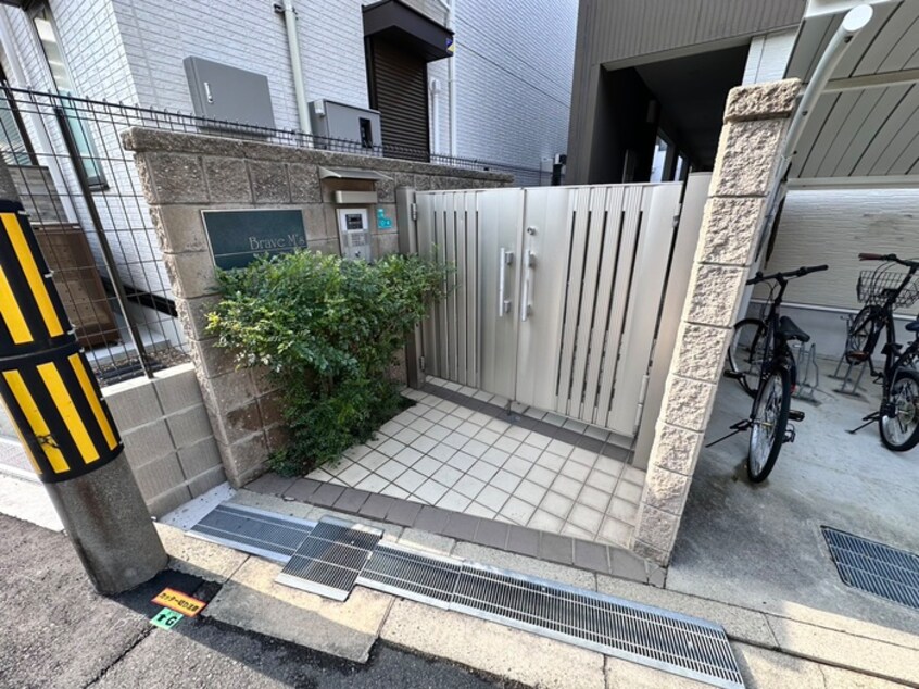 エントランス部分 ブレ－ブエムズ