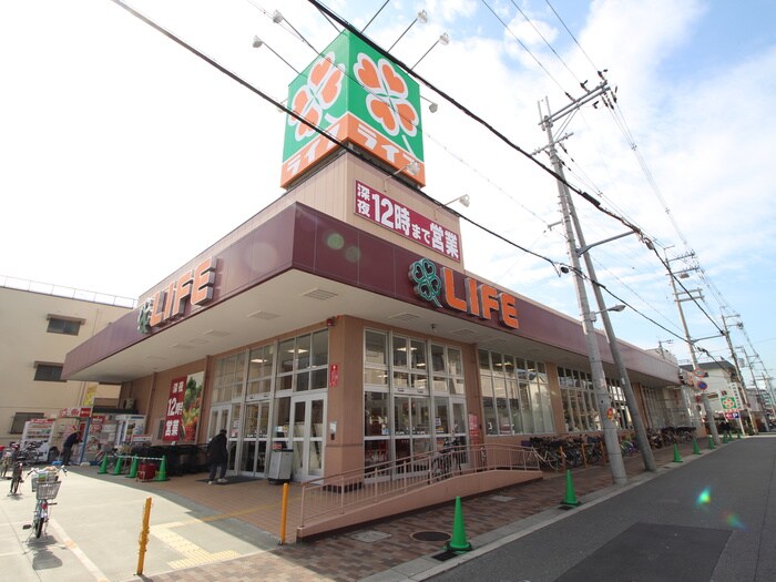 ライフ(スーパー)まで592m ブレ－ブエムズ