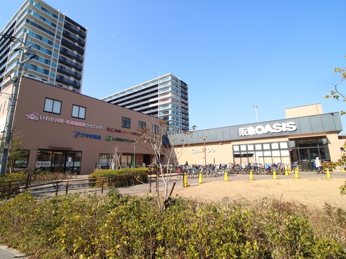 阪急オアシス(スーパー)まで721m ブレ－ブエムズ