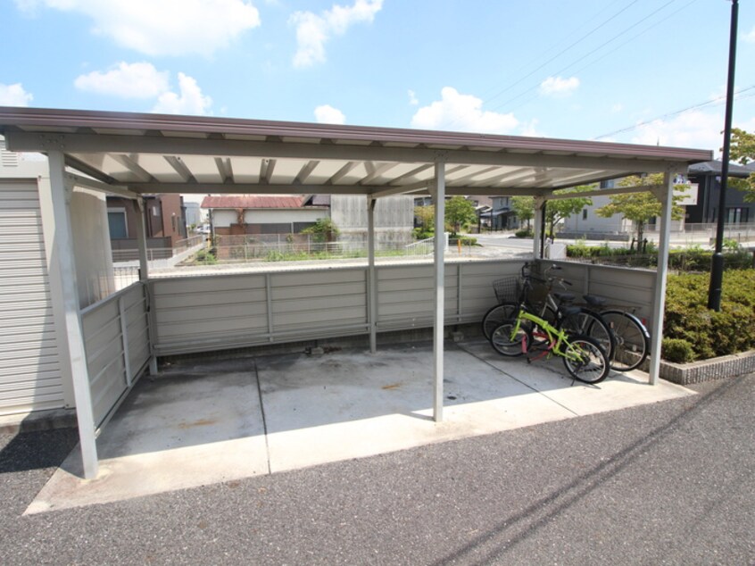 駐輪場 メゾンソレイユ
