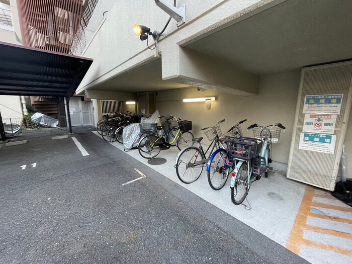 駐輪場 ハウゼケイ魚崎
