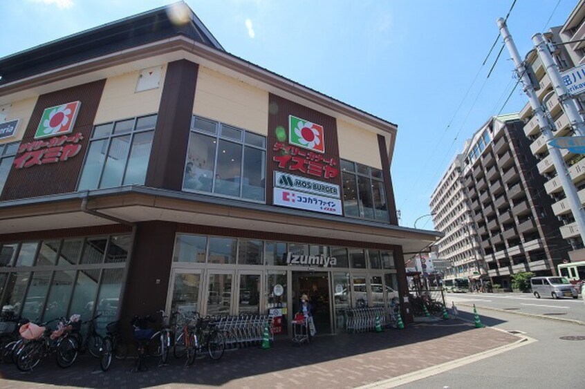 イズミヤ堀川丸太町店(スーパー)まで60m アルテハイム二条城