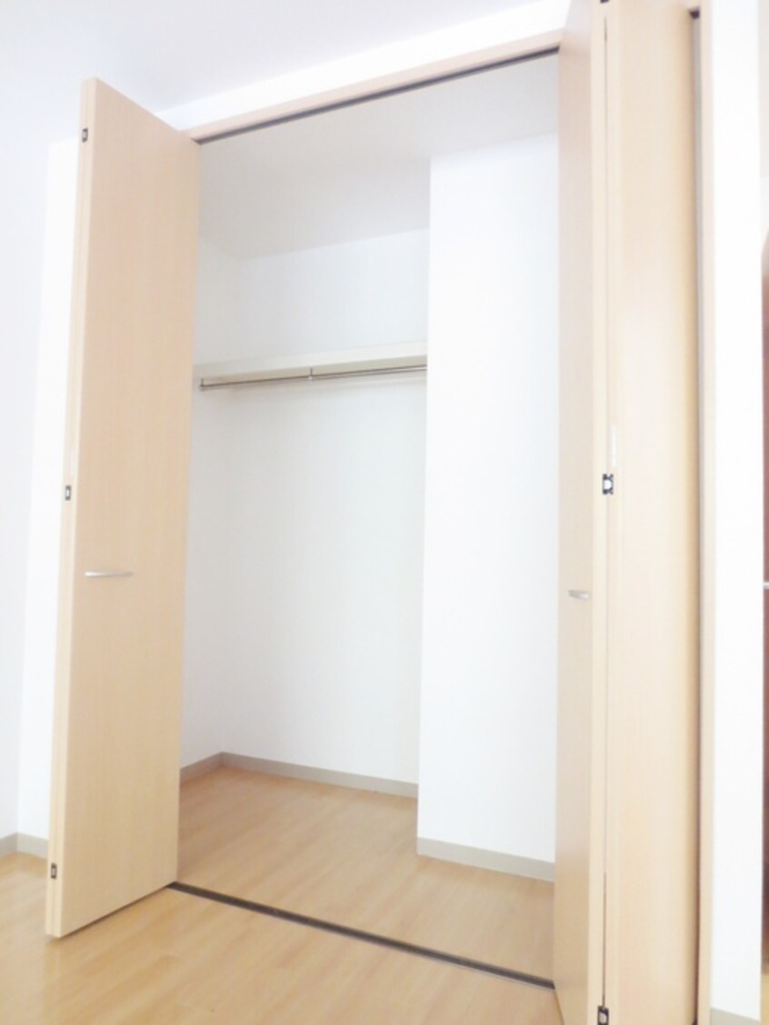 収納 コリ－ナ宇多野