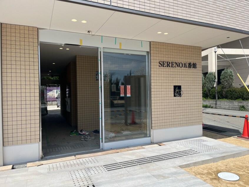 エントランス部分 SERENO五番館