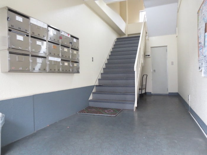 エントランス部分 ブル－ハイツ丹羽