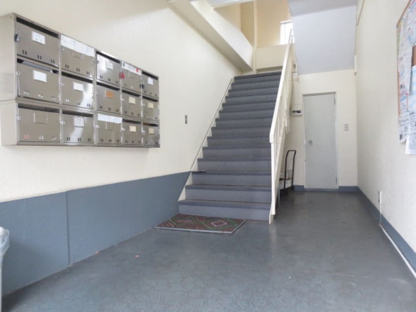 エントランス部分 ブル－ハイツ丹羽