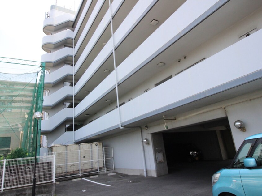 駐車場 ヒュ－ス泉大津