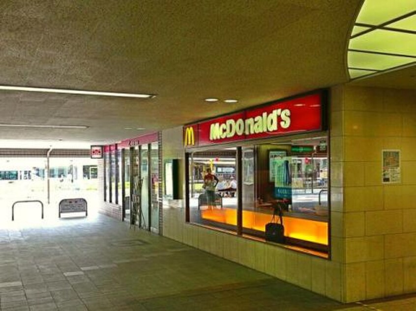 マクドナルド 阪急川西能勢口駅店(ファストフード)まで650m リヴェ花屋敷