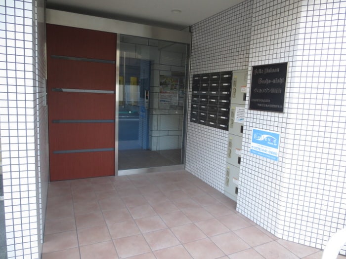 エントランス部分 ヴェルメゾン御所西