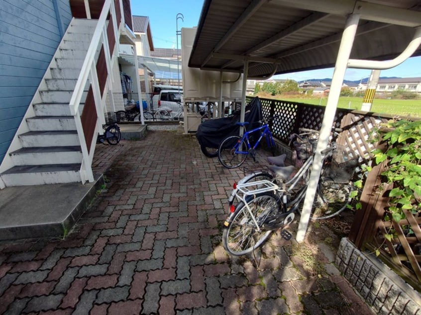 駐輪場 ホルティハイツ岡井