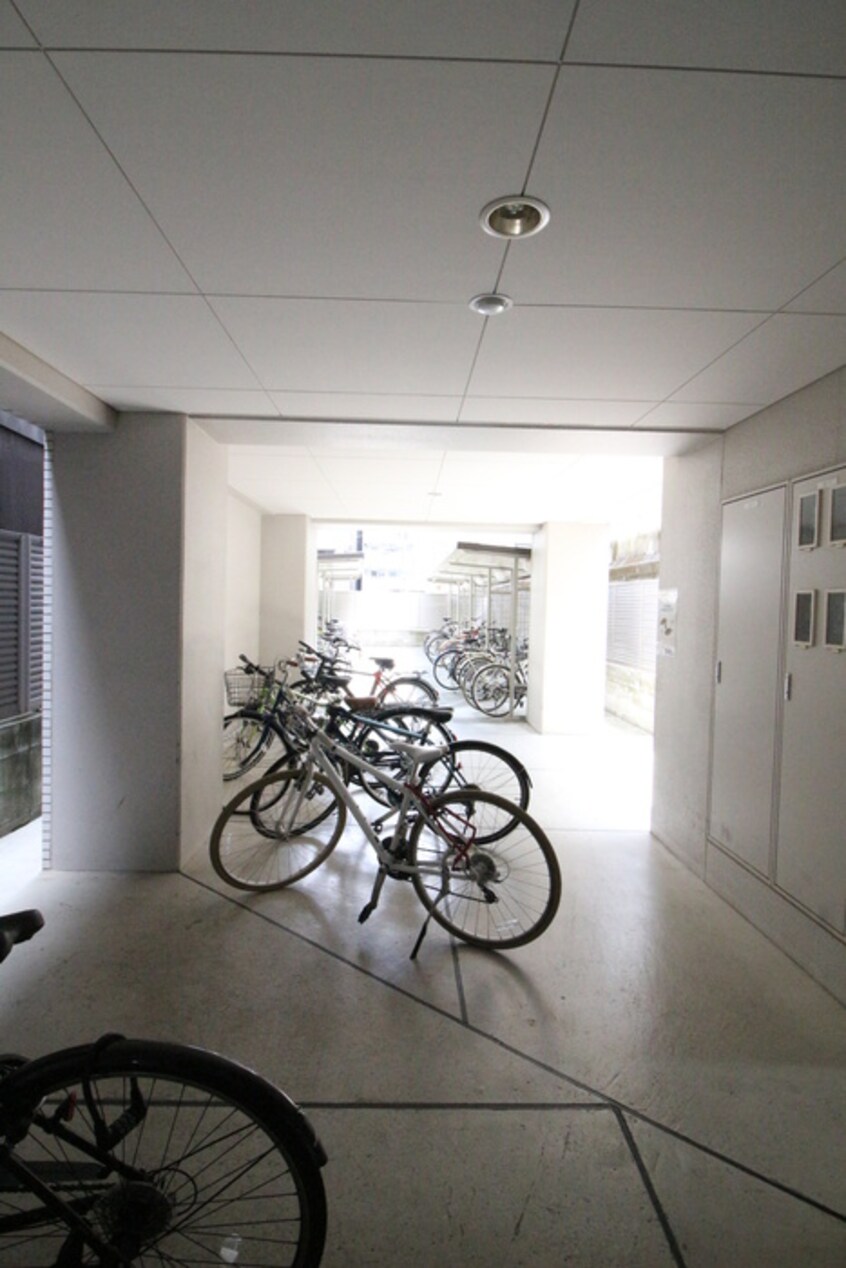 駐輪場 With 京 Seasons