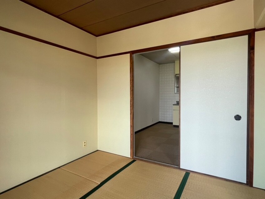 居室 ロイヤルコ－ポ吉田