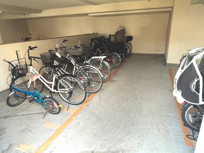 駐輪場 プルメリア・東三国ウエスト