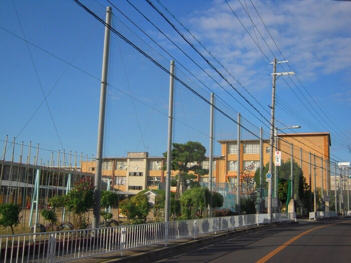 西小学校(小学校)まで400m ドミール　春日