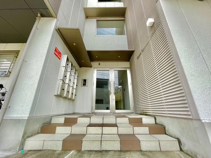 エントランス部分 マノワール豊中玉井町