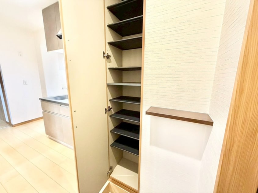 靴箱 Royal Garden ina