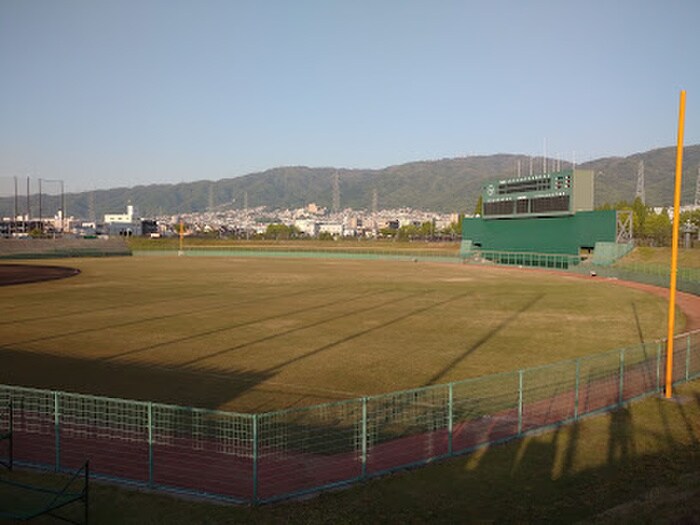 花園中央公園(公園)まで200m アルファA棟