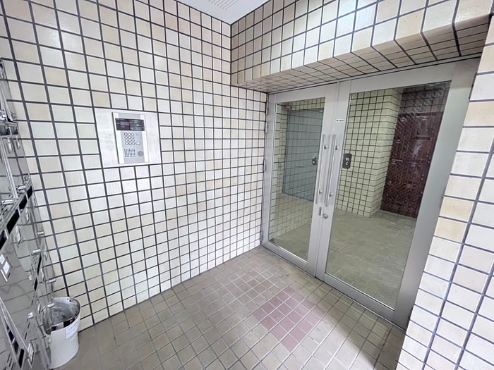 エントランス部分 エザーンスあおい