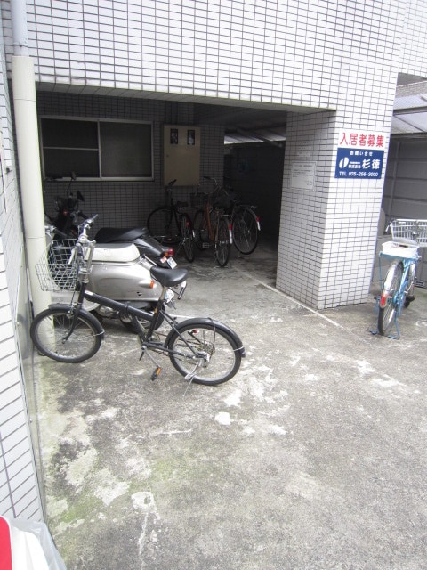 駐輪場 エザーンスあおい