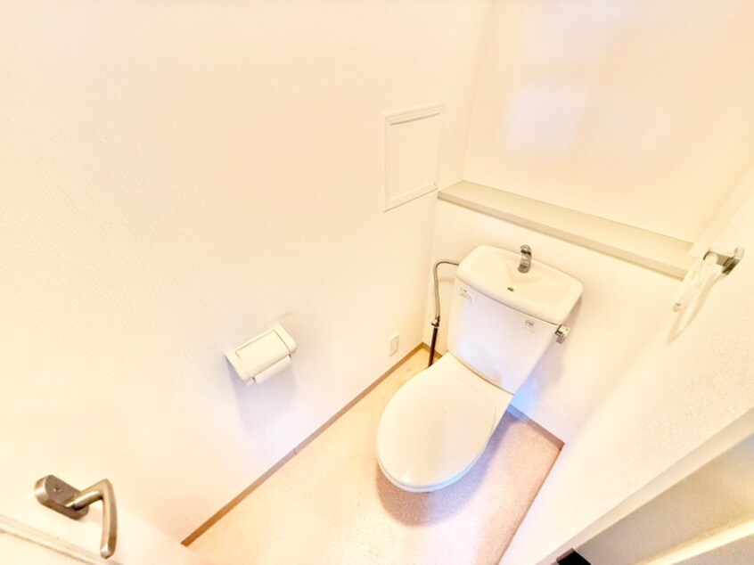 トイレ エ－デル阪部