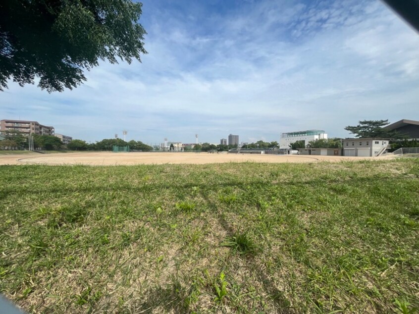 西宮中央運動公園(公園)まで650m アミティ　タカクラ