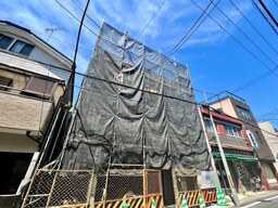 建築中