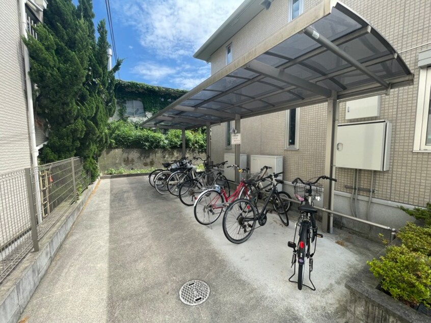 駐輪場 アントルメ