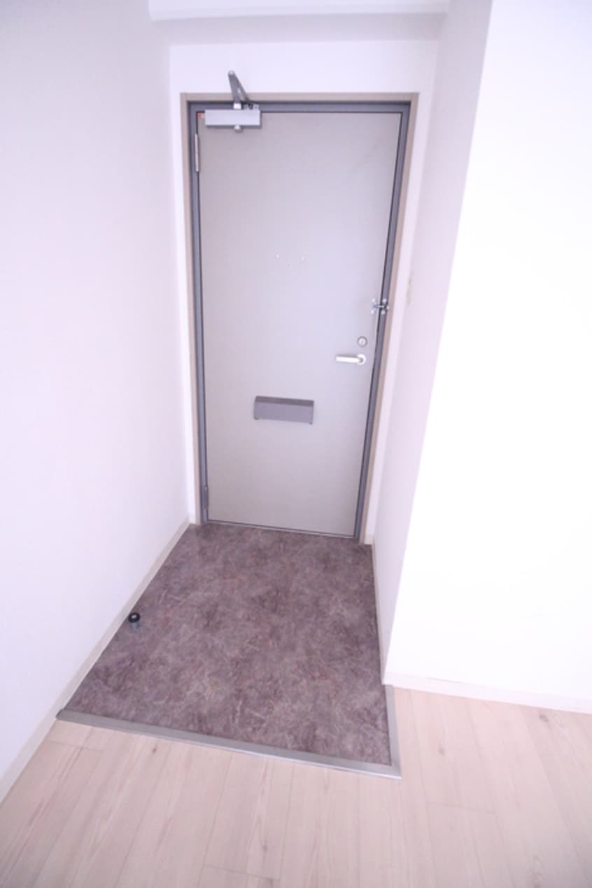 玄関 レバンガ西本町AP