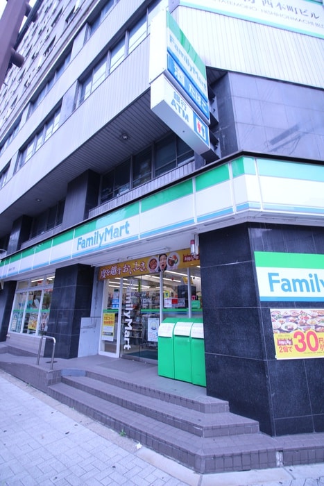 ファミリーマート(コンビニ)まで220m レバンガ西本町AP