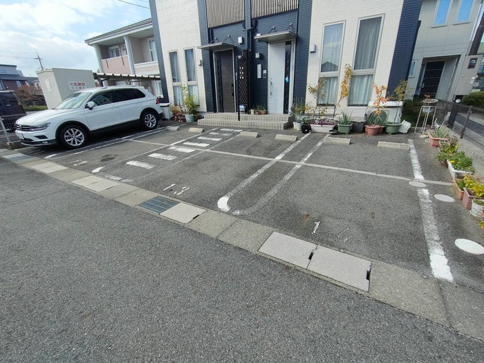 駐車場 レ・フルーレットＢ