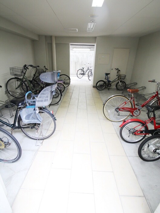 駐輪場 ドゥーエ谷町