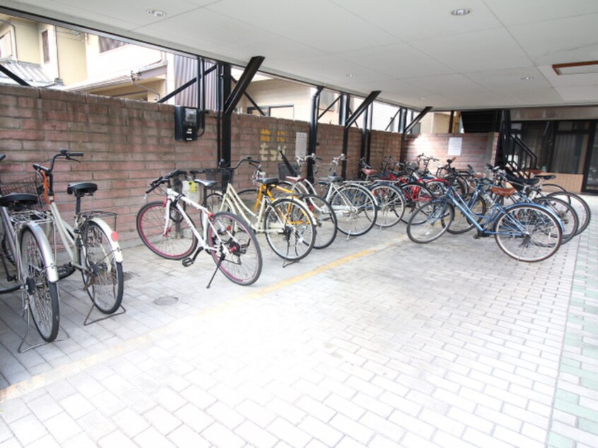 駐輪場 サンプラザ三越