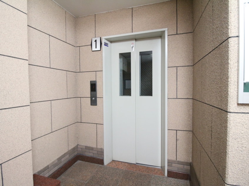 建物設備 サンプラザ三越