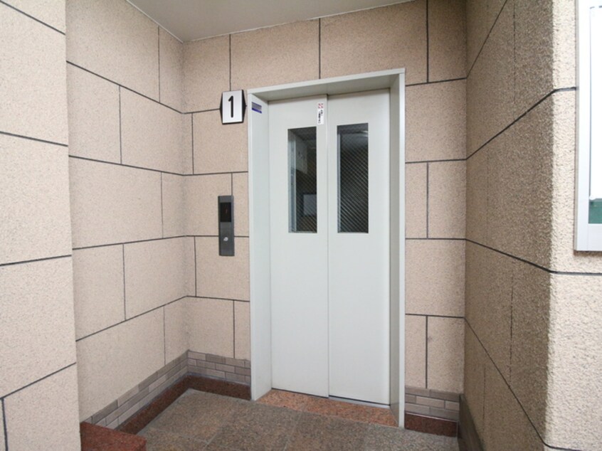 建物設備 サンプラザ三越