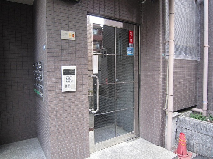 エントランス部分 サニ－コ－ト鷹取