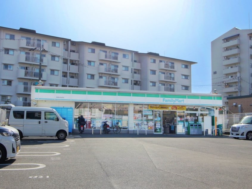 ファミリーマート吹田山田西店(コンビニ)まで975m パ－クサイド千里