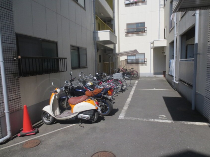 駐輪場 スタジオ・ラ・マンタ曽根