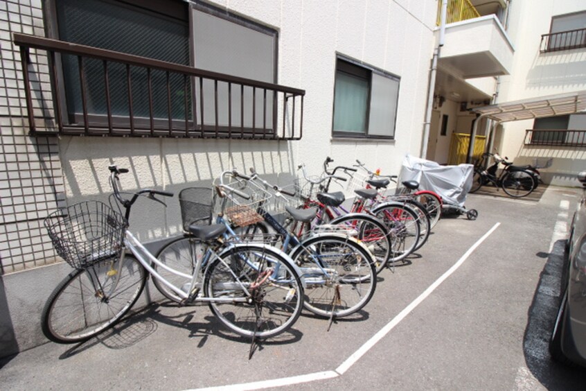 駐輪場 スタジオ・ラ・マンタ曽根