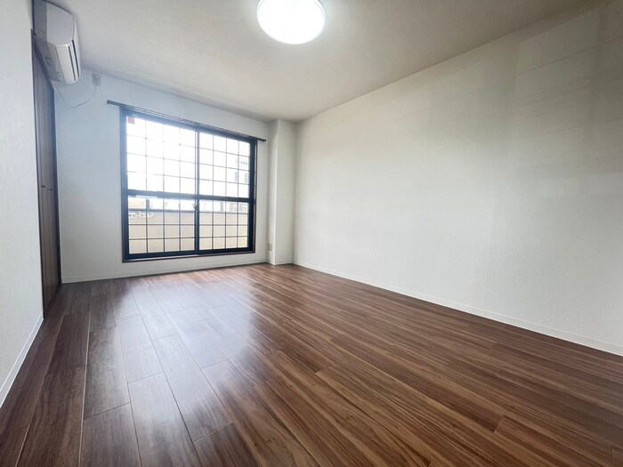 居室 アデレード長田