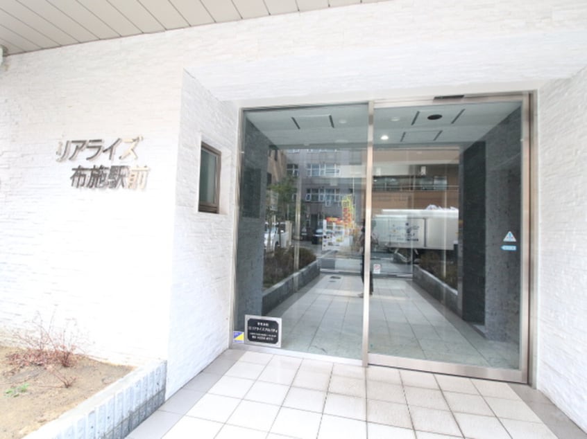 エントランス部分 リアライズ布施駅前