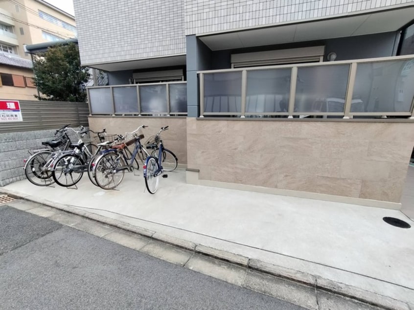 駐輪場 フラッティ天神川三条