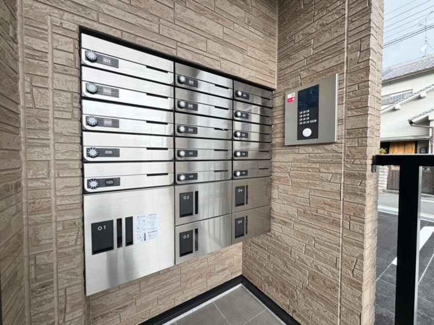 エントランス部分 メゾンルミネ若松