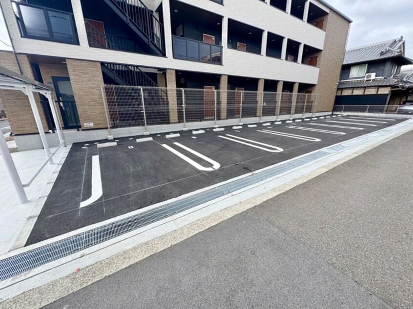 駐車場 メゾンルミネ若松