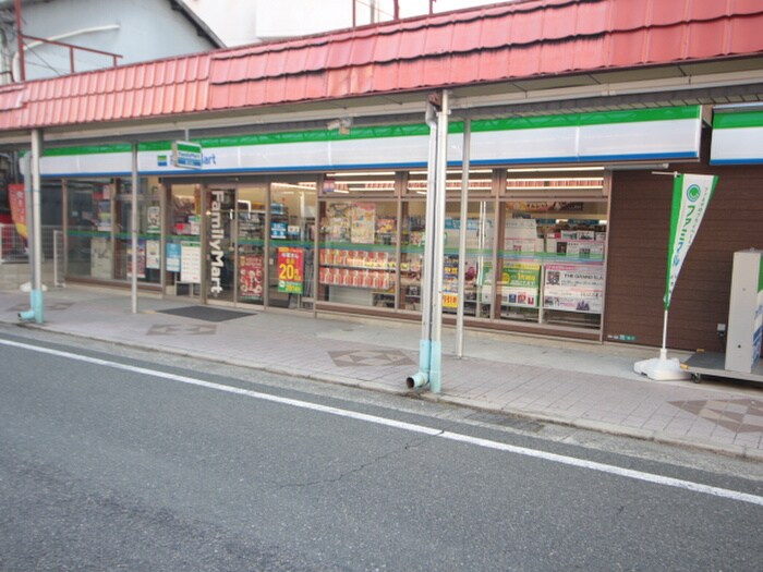 ファミリーマート(コンビニ)まで240m ポコアポコ甲子園口メゾン