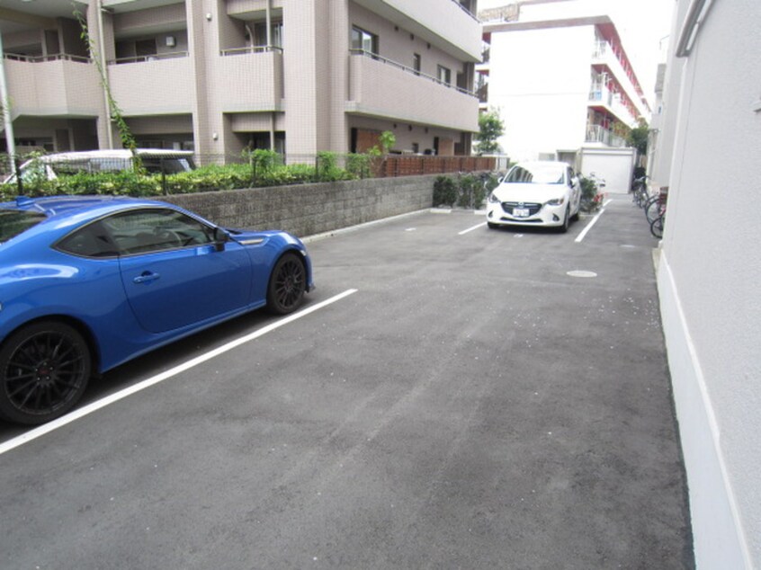 駐車場 プール・トゥジュールブラン