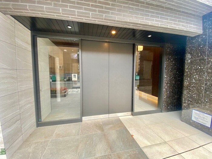 エントランス部分 ｴｽﾘｰﾄﾞﾚｼﾞﾃﾞﾝｽｸﾞﾗﾝ大阪福島ﾉｰｽ