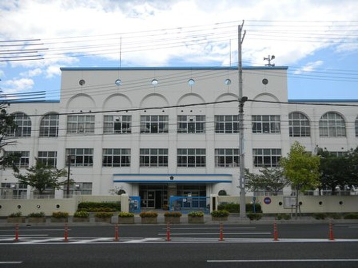 本山第二小学校(小学校)まで220m シティハイツ西岡本