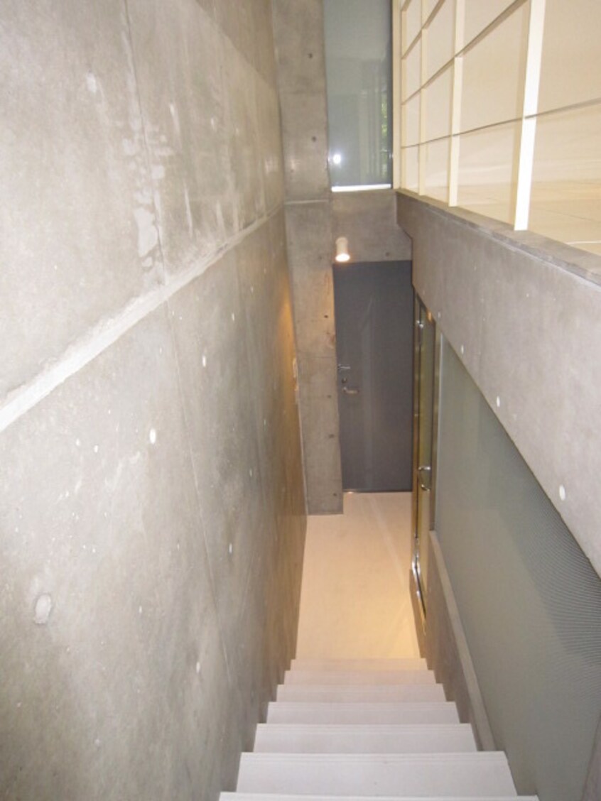 玄関 ベルニ－ニ南森町