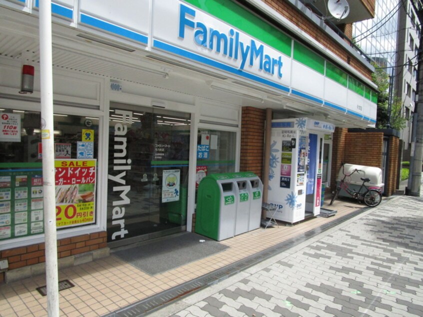 ファミリーマート(コンビニ)まで90m ベルニ－ニ南森町